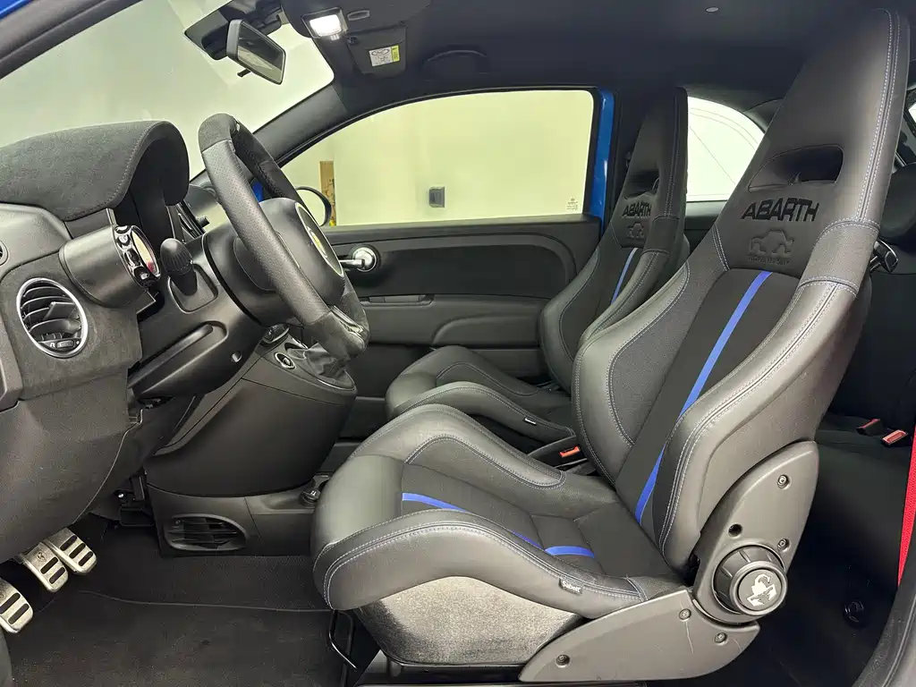 Abarth 695 2022 1.4T MT