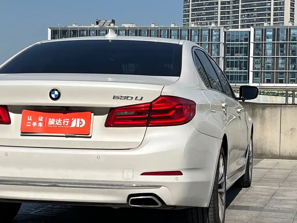BMW 5 Series — миниатюра 6