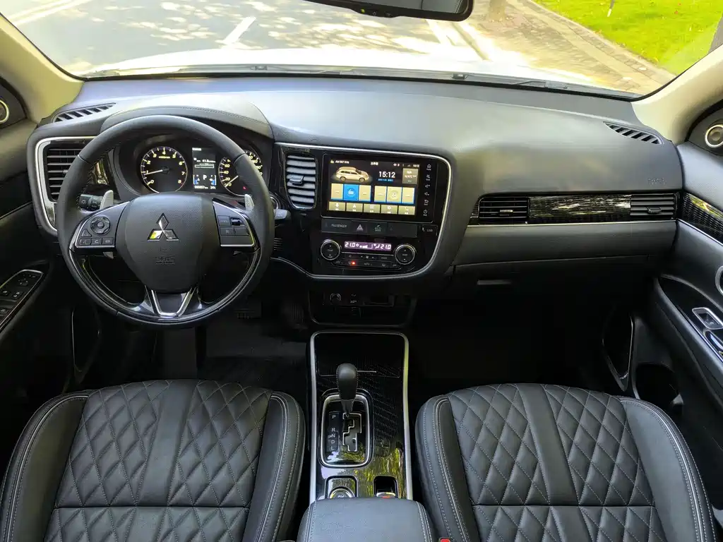 MITSUBISHI OUTLANDER