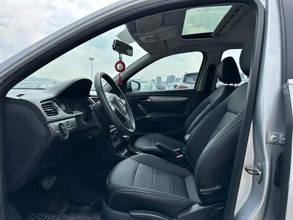 Volkswagen Lavida — миниатюра 6