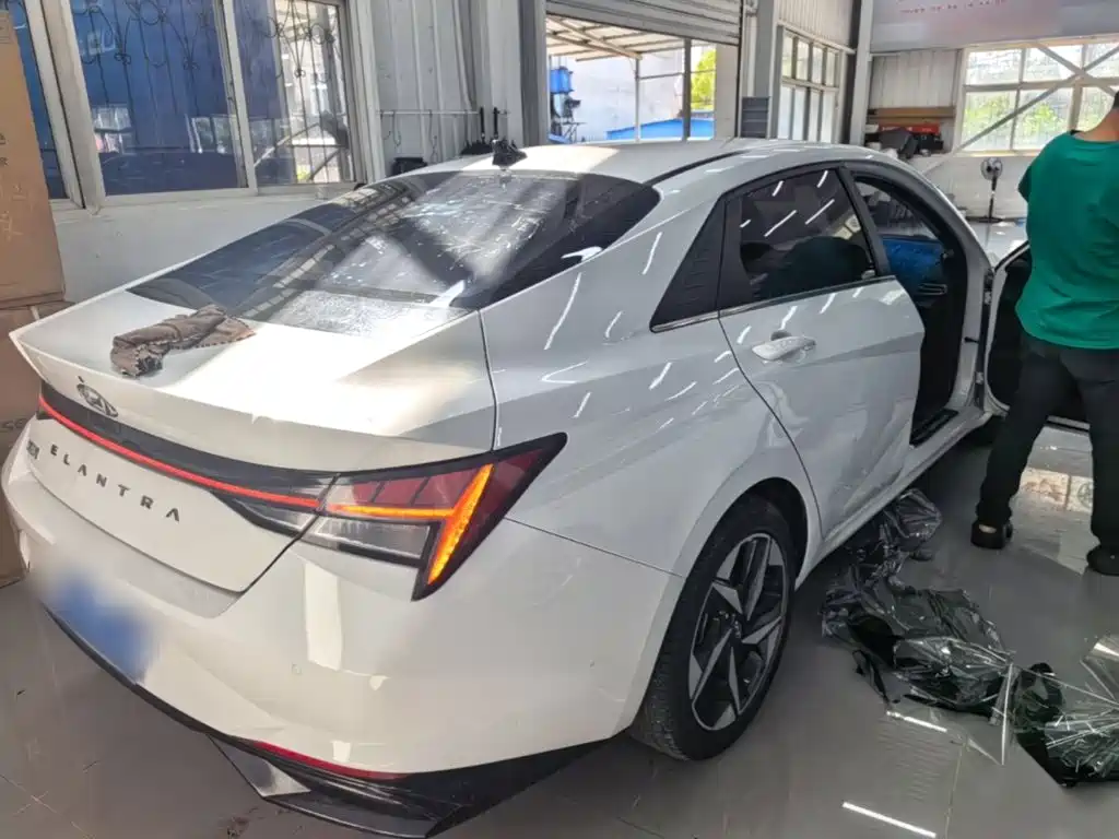 Hyundai Elantra — миниатюра 7