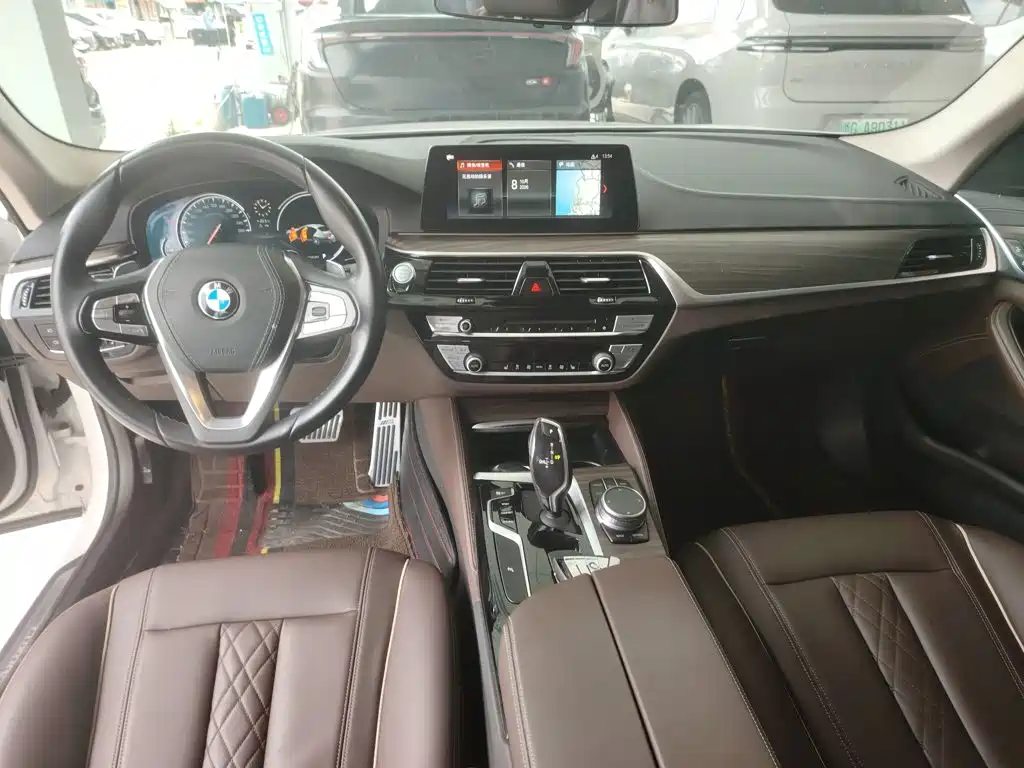 BMW 5 Series — миниатюра 14