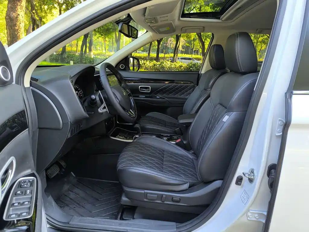 MITSUBISHI OUTLANDER