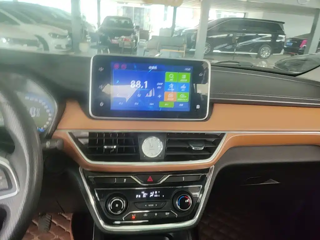 Wuling Hongguang S3 — миниатюра 13