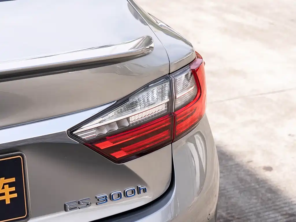 Lexus ES — миниатюра 7