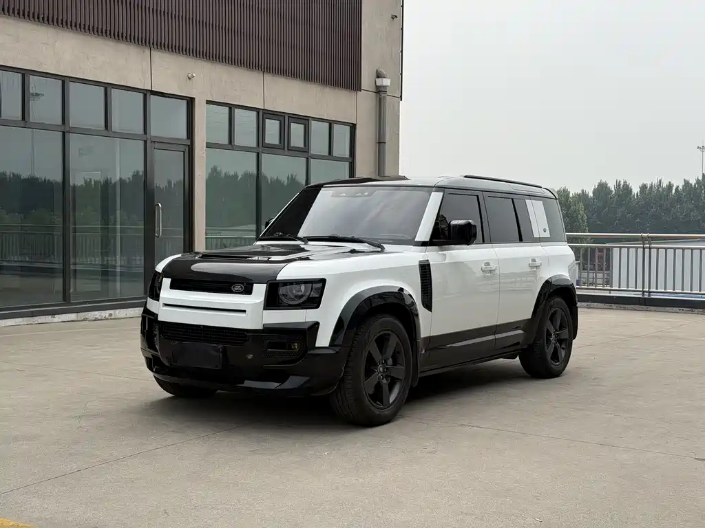 Land Rover Defender 2024