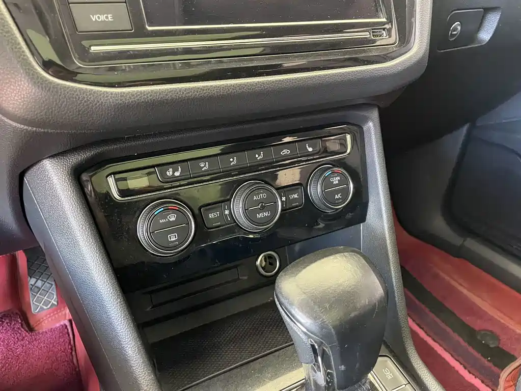 Volkswagen Tiguan L — миниатюра 16