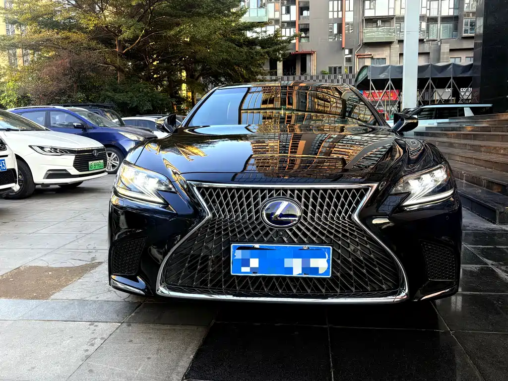 LEXUS LS