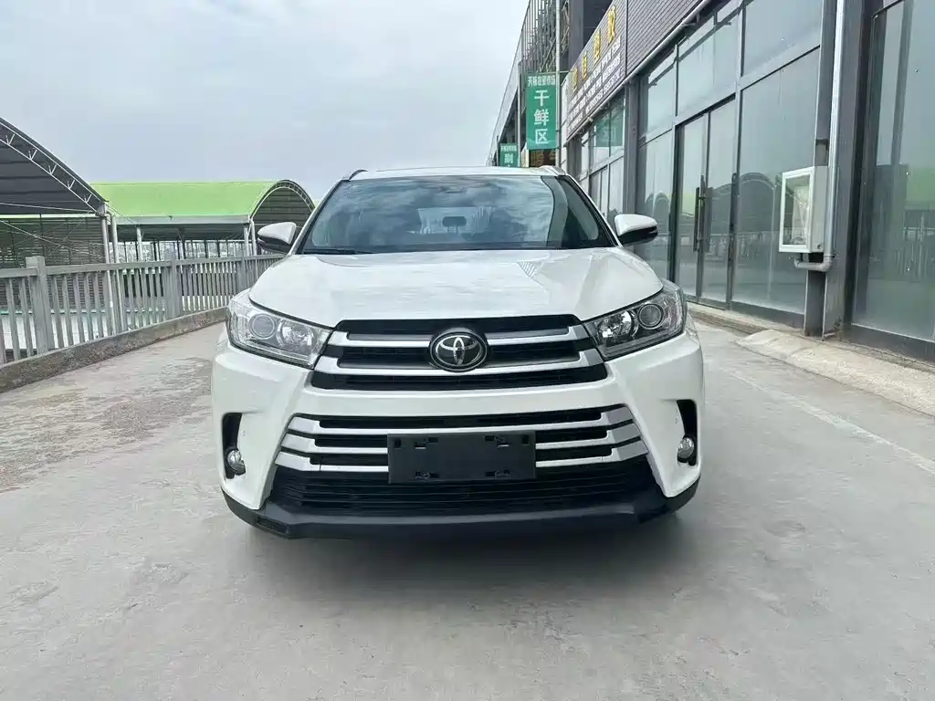 TOYOTA HIGHLANDER