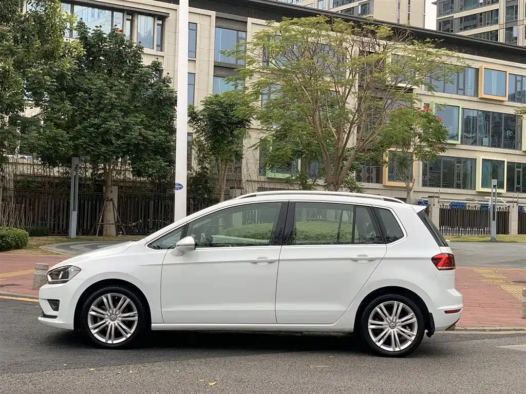 VOLKSWAGEN GOLF*JIAYU