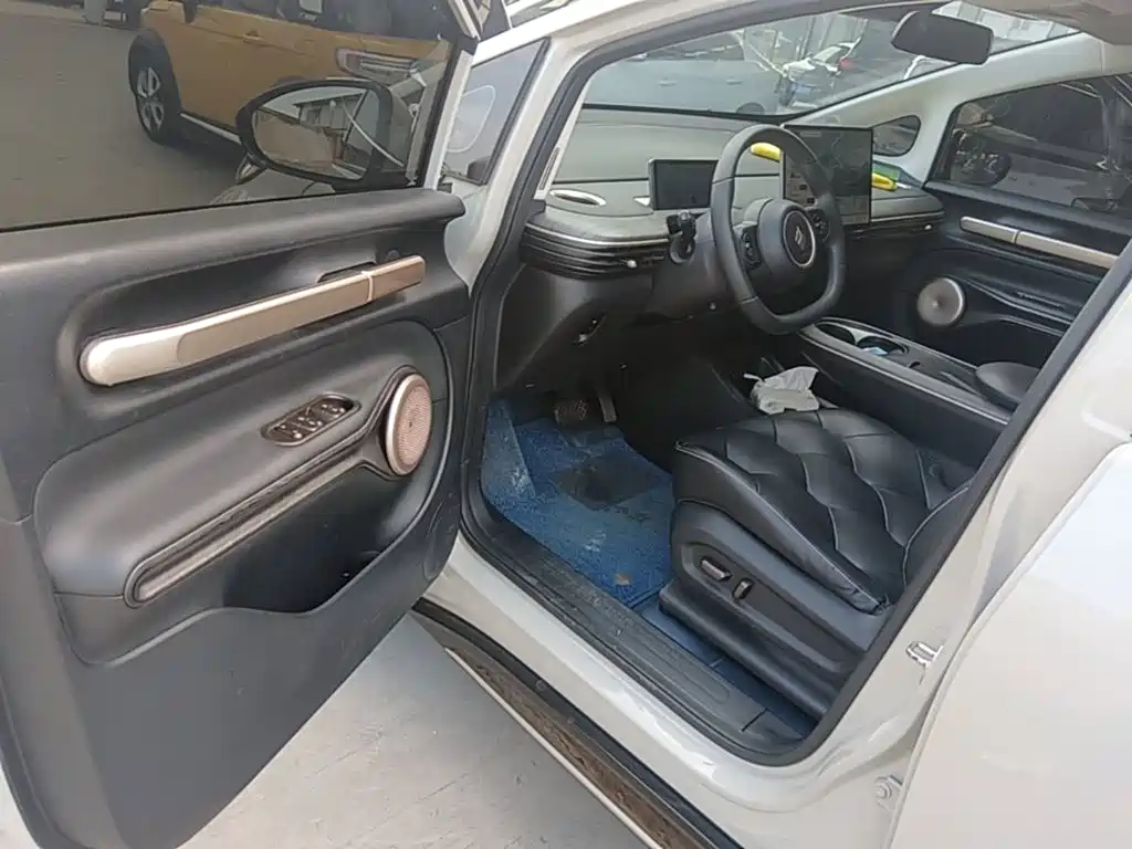 Baojun Yunduo — миниатюра 16