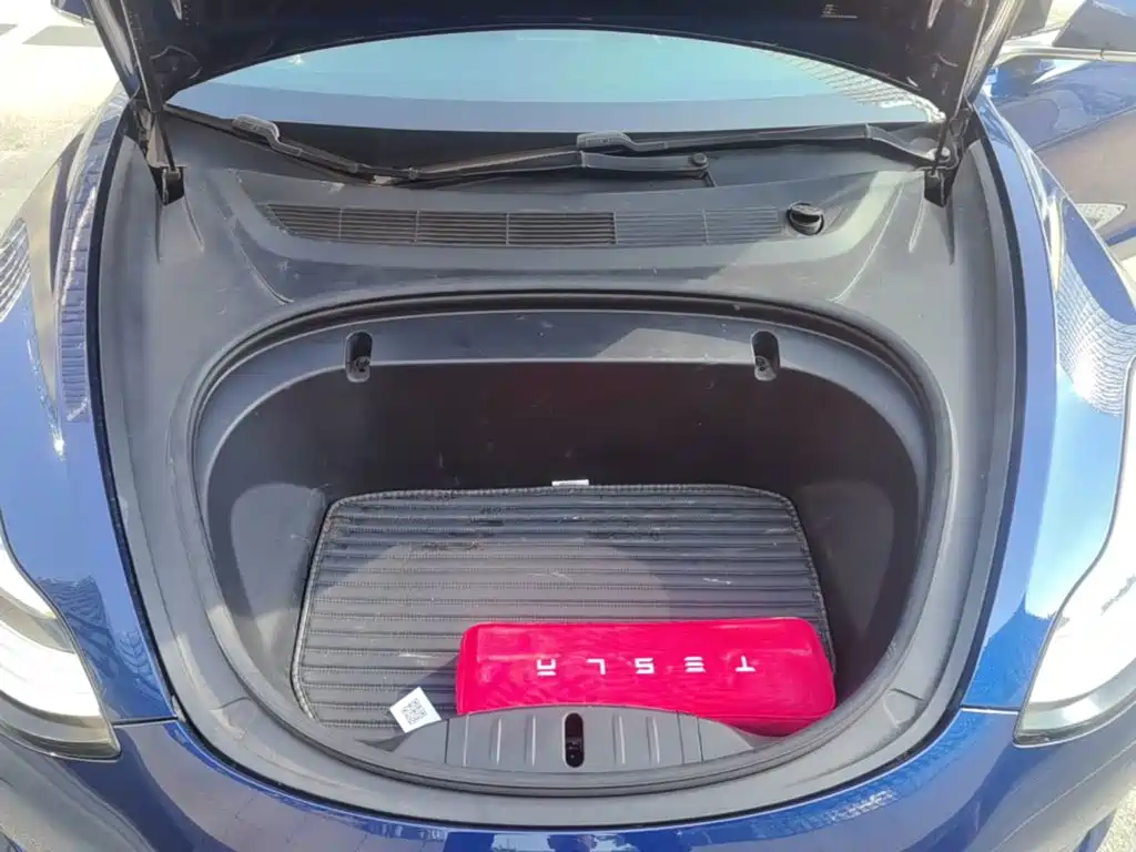 Tesla Model 3 — миниатюра 20
