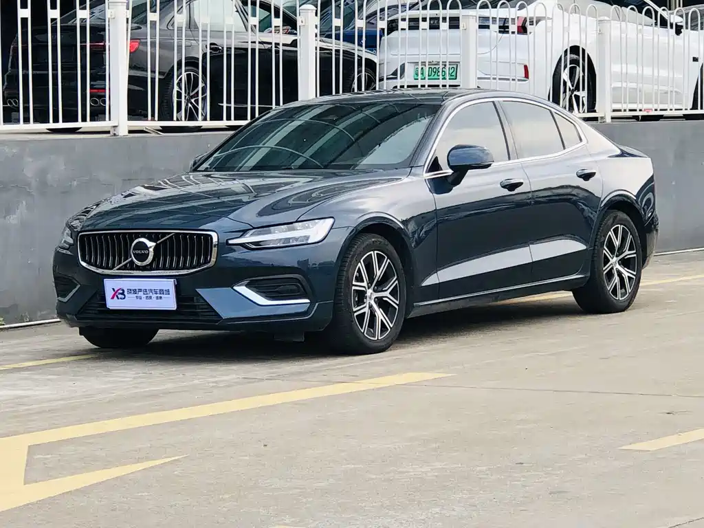 Volvo S60 2025