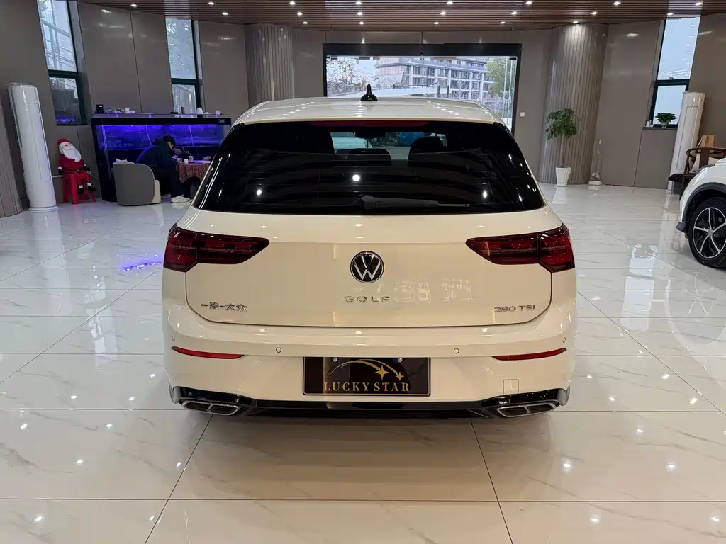 VOLKSWAGEN GOLF