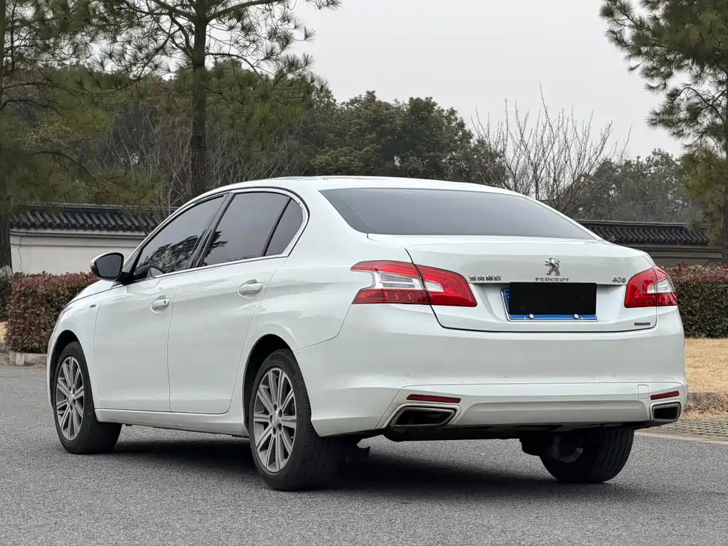 PEUGEOT 408