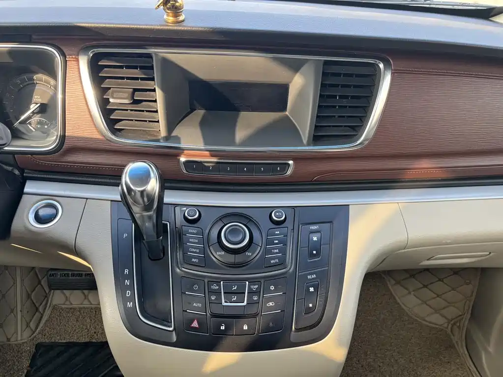 Buick GL8 — миниатюра 11
