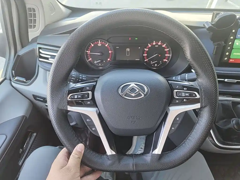 MAXUS V70 — миниатюра 11