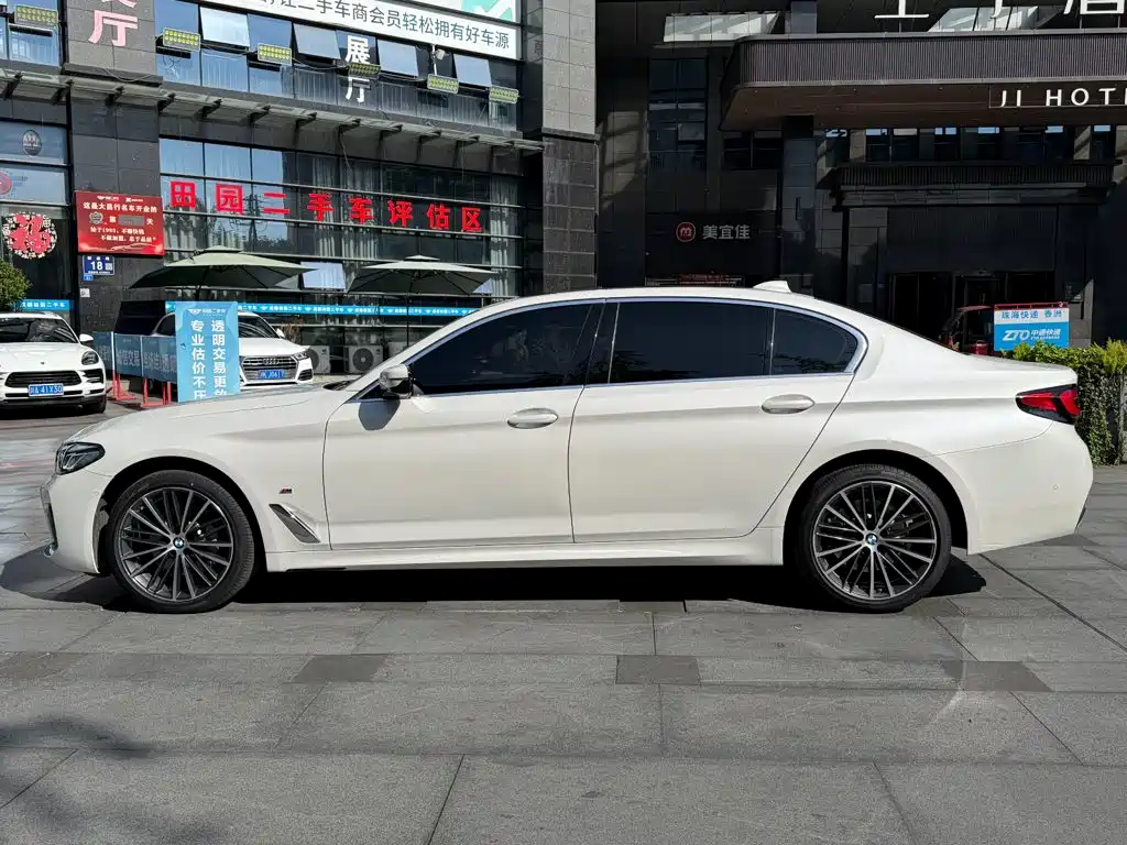 BMW 5 Series — миниатюра 3