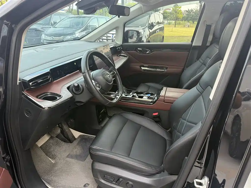 GAC Motor Trumpchi E8 PHEV — миниатюра 3