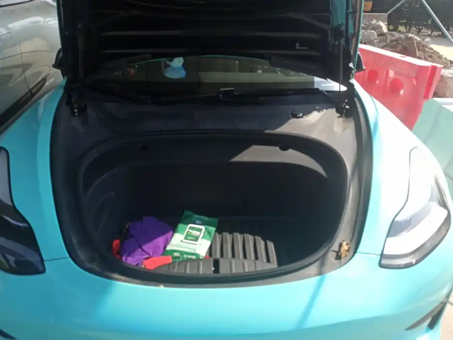 Tesla Model 3 — миниатюра 10