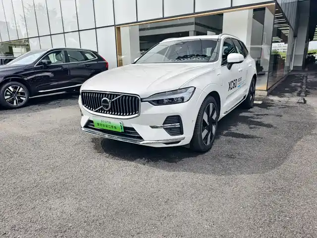 VOLVO XC60 PLUG IN HYBRID 2024