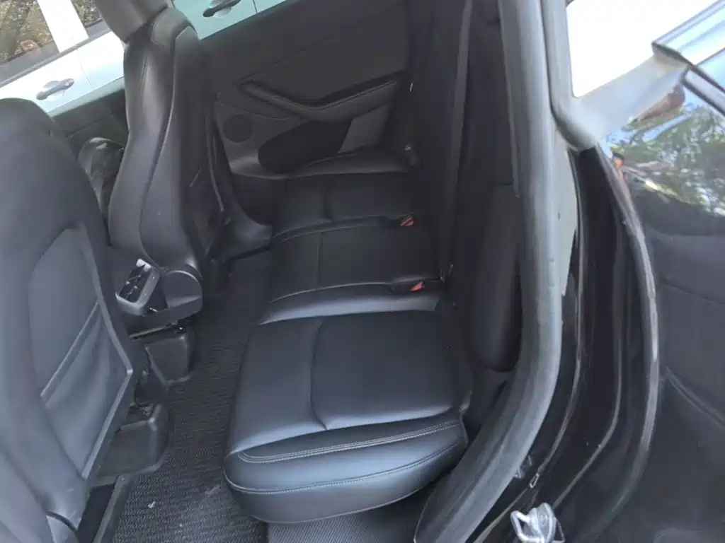 Tesla Model Y — миниатюра 17