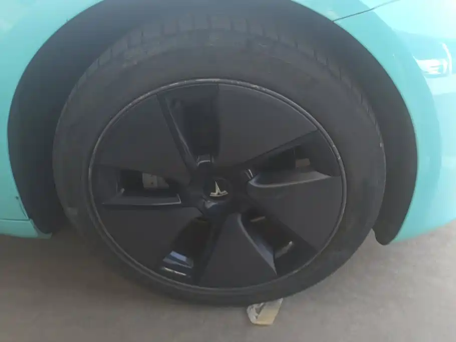 Tesla Model 3 — миниатюра 6