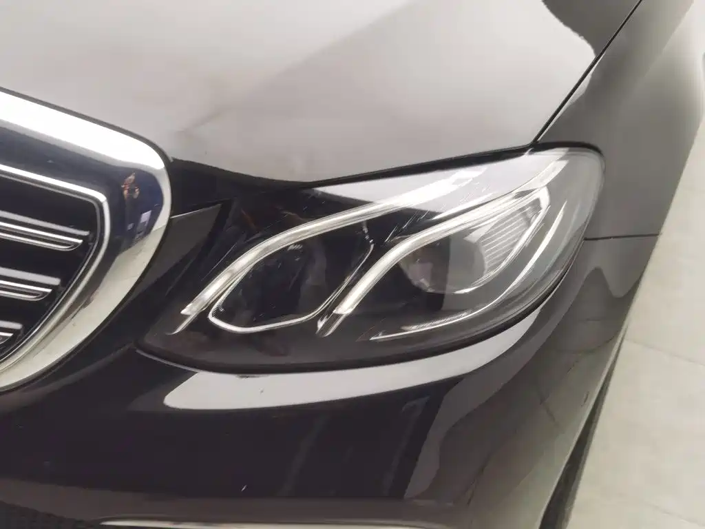 Mercedes-Benz E-Class — миниатюра 7