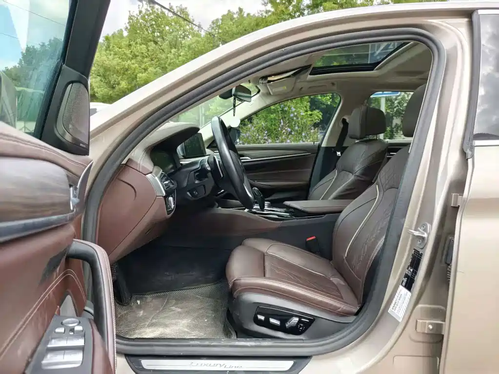 BMW 5 Series — миниатюра 6