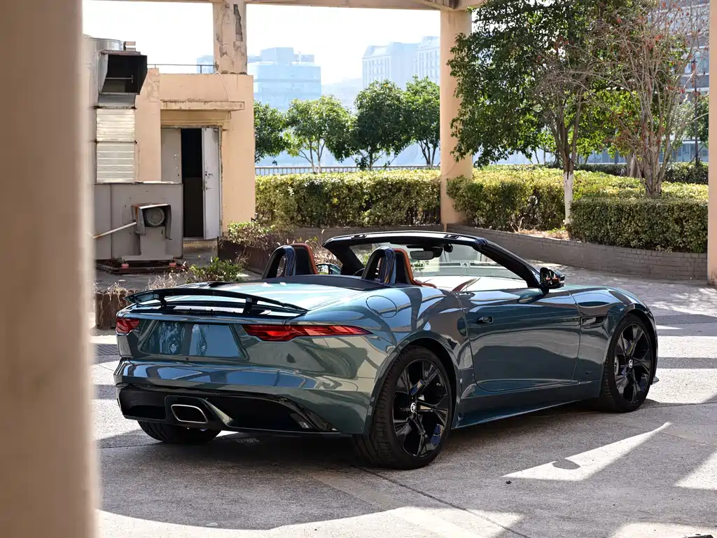 JAGUAR F TYPE