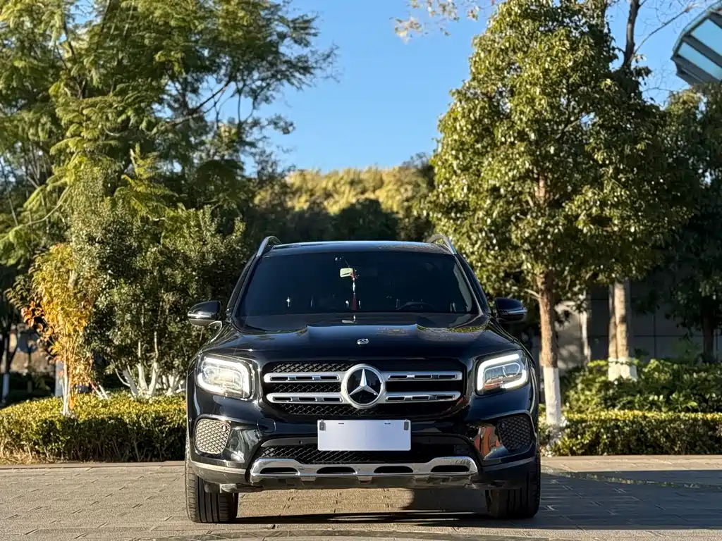 MERCEDES-BENZ GLB