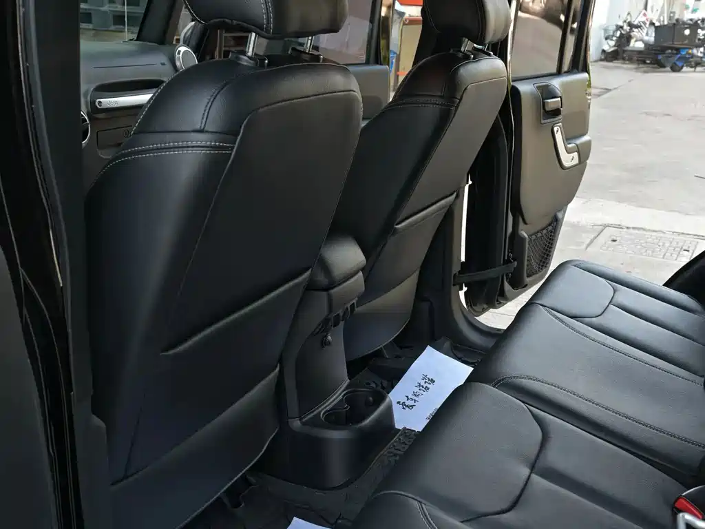 Jeep Wrangler — миниатюра 7