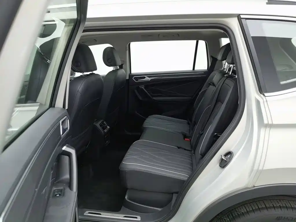 Volkswagen Tiguan L — миниатюра 15