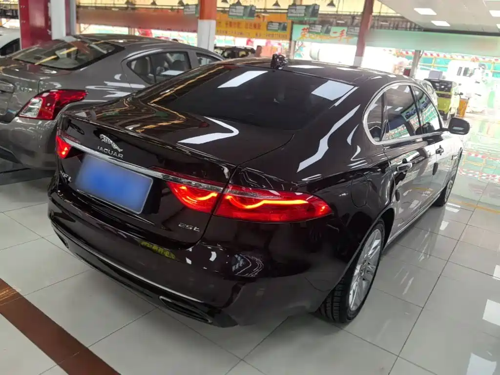 Jaguar XFL — миниатюра 7