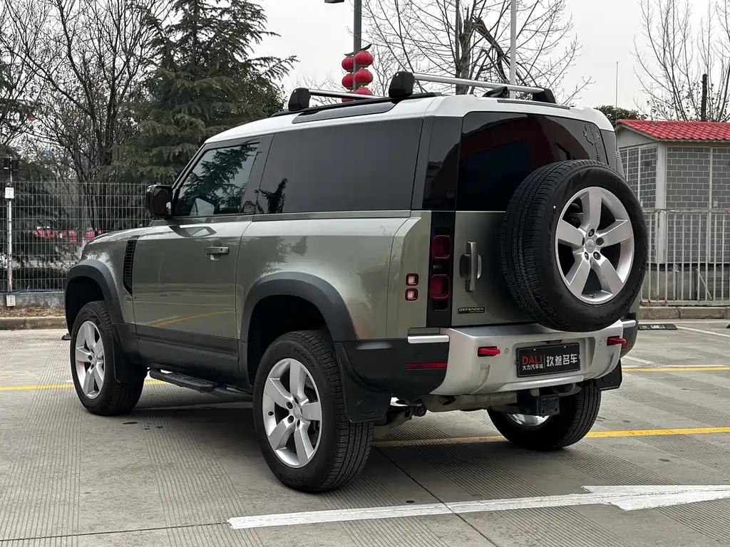 LAND ROVER DEFENDER