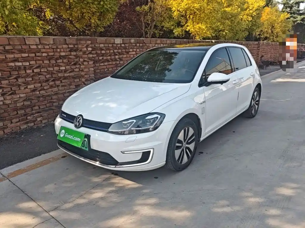 Volkswagen Golf EV — миниатюра 2