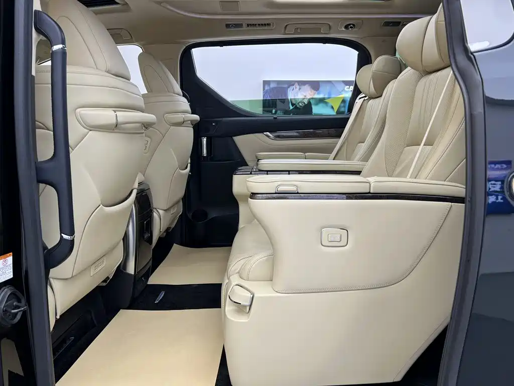 Toyota Vellfire — миниатюра 21