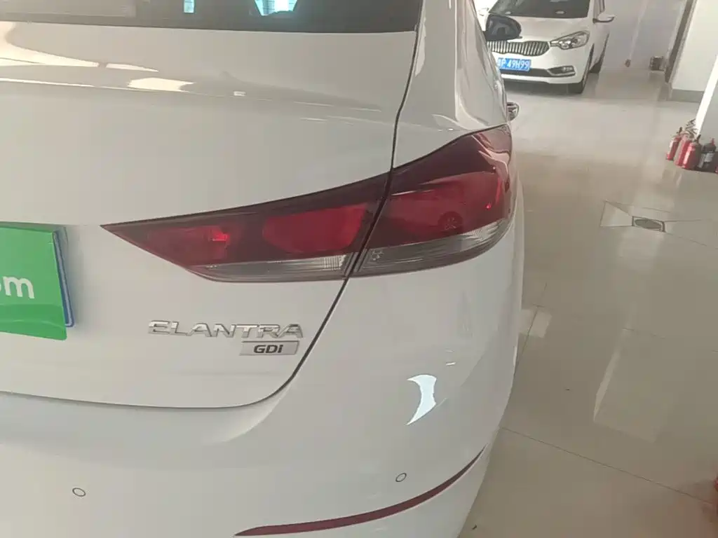 Hyundai Elantra — миниатюра 8