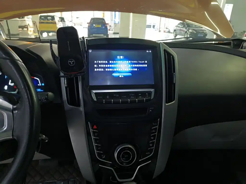 Luxgen U6 — миниатюра 13
