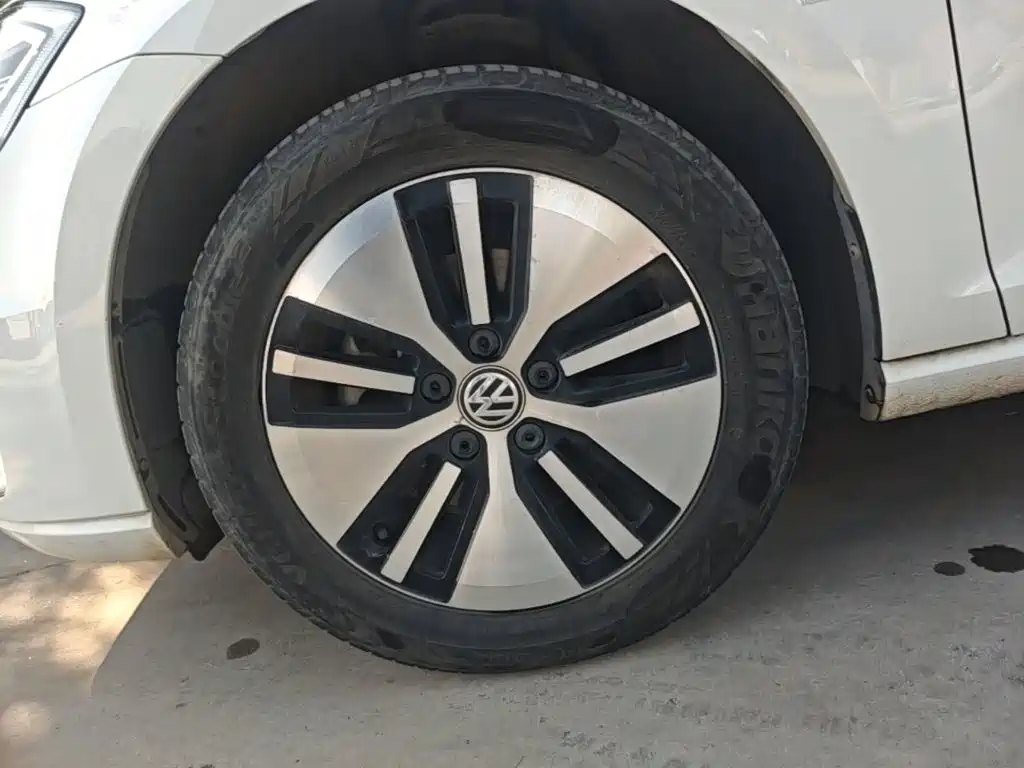 Volkswagen Golf EV — миниатюра 23