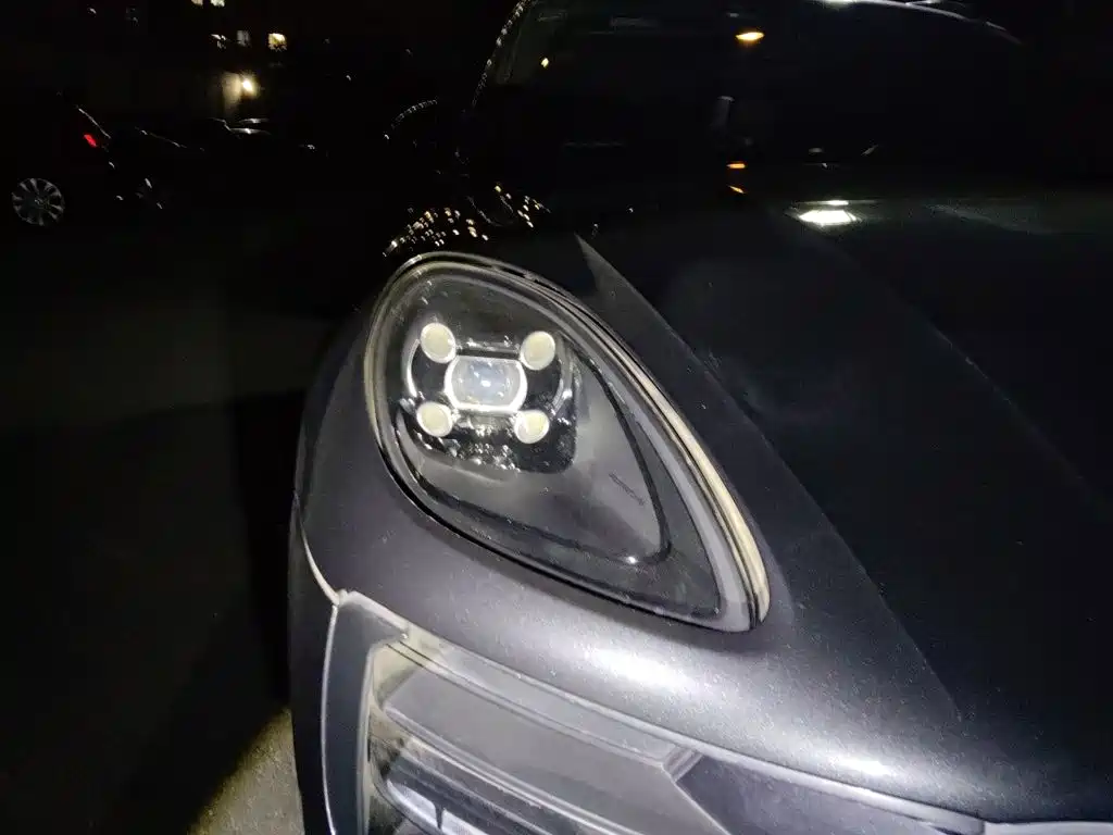 Porsche Macan — миниатюра 7