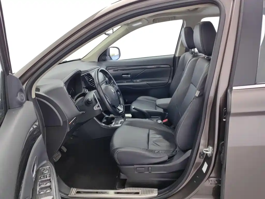 Mitsubishi Outlander — миниатюра 10
