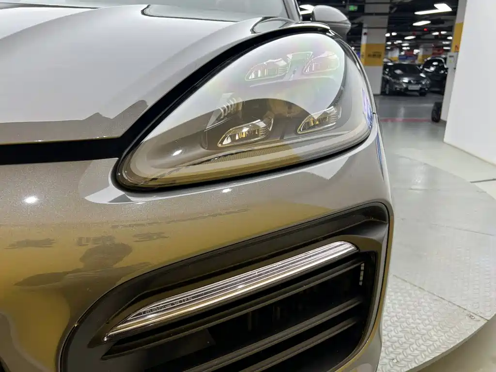 Porsche Cayenne — миниатюра 8