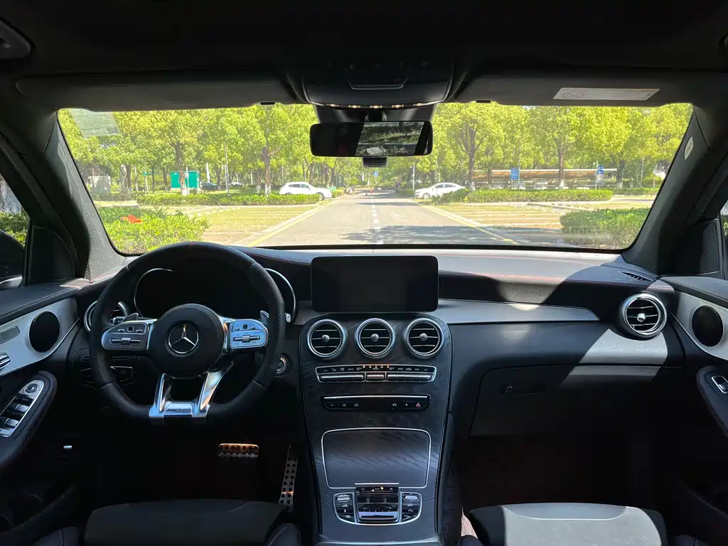 MERCEDES-BENZ GLC AMG