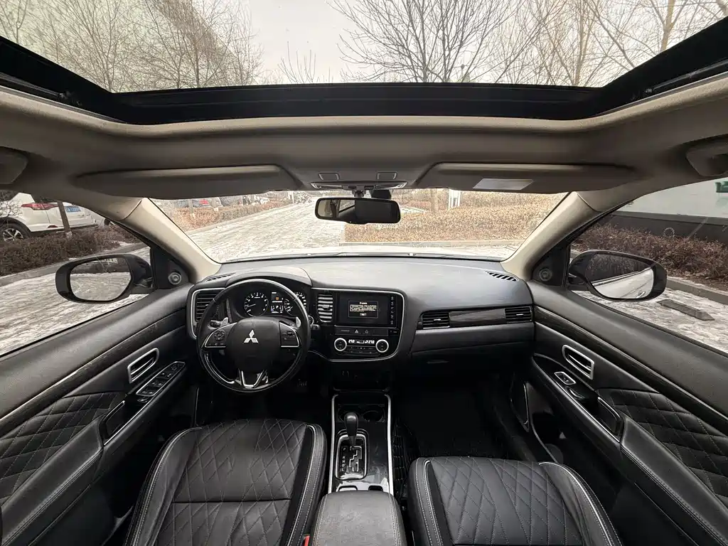 MITSUBISHI OUTLANDER