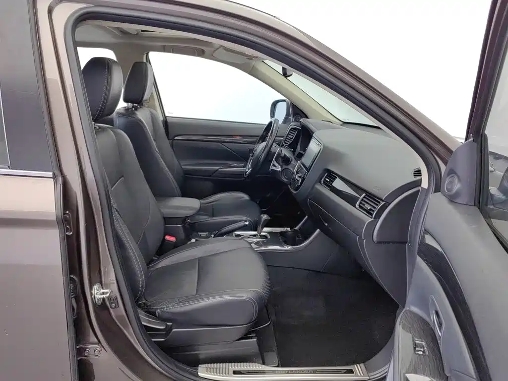 Mitsubishi Outlander — миниатюра 23