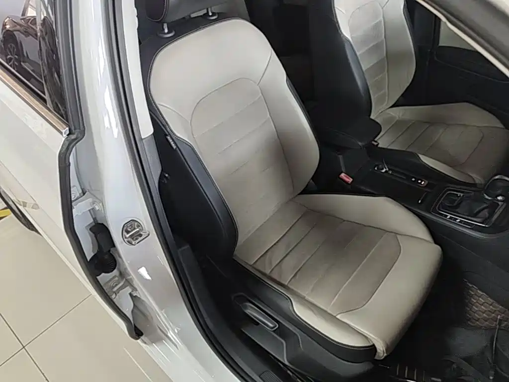 Volkswagen Golf — миниатюра 25