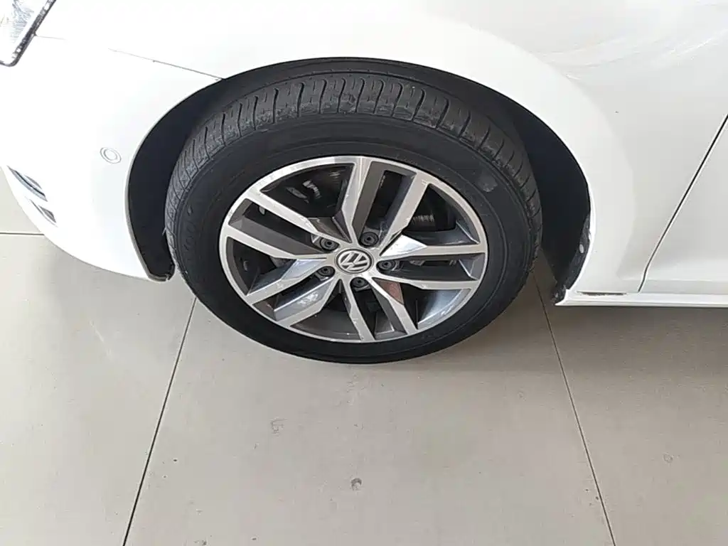 Volkswagen Golf — миниатюра 23