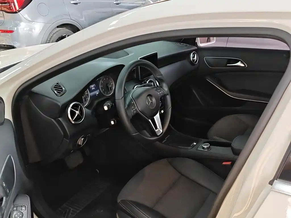 Mercedes-Benz A-Class (Import) — миниатюра 9