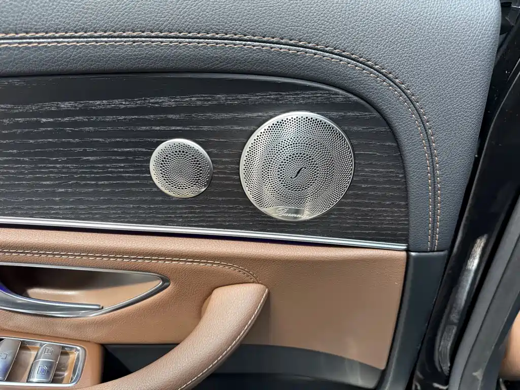Mercedes-Benz E-Class — миниатюра 32